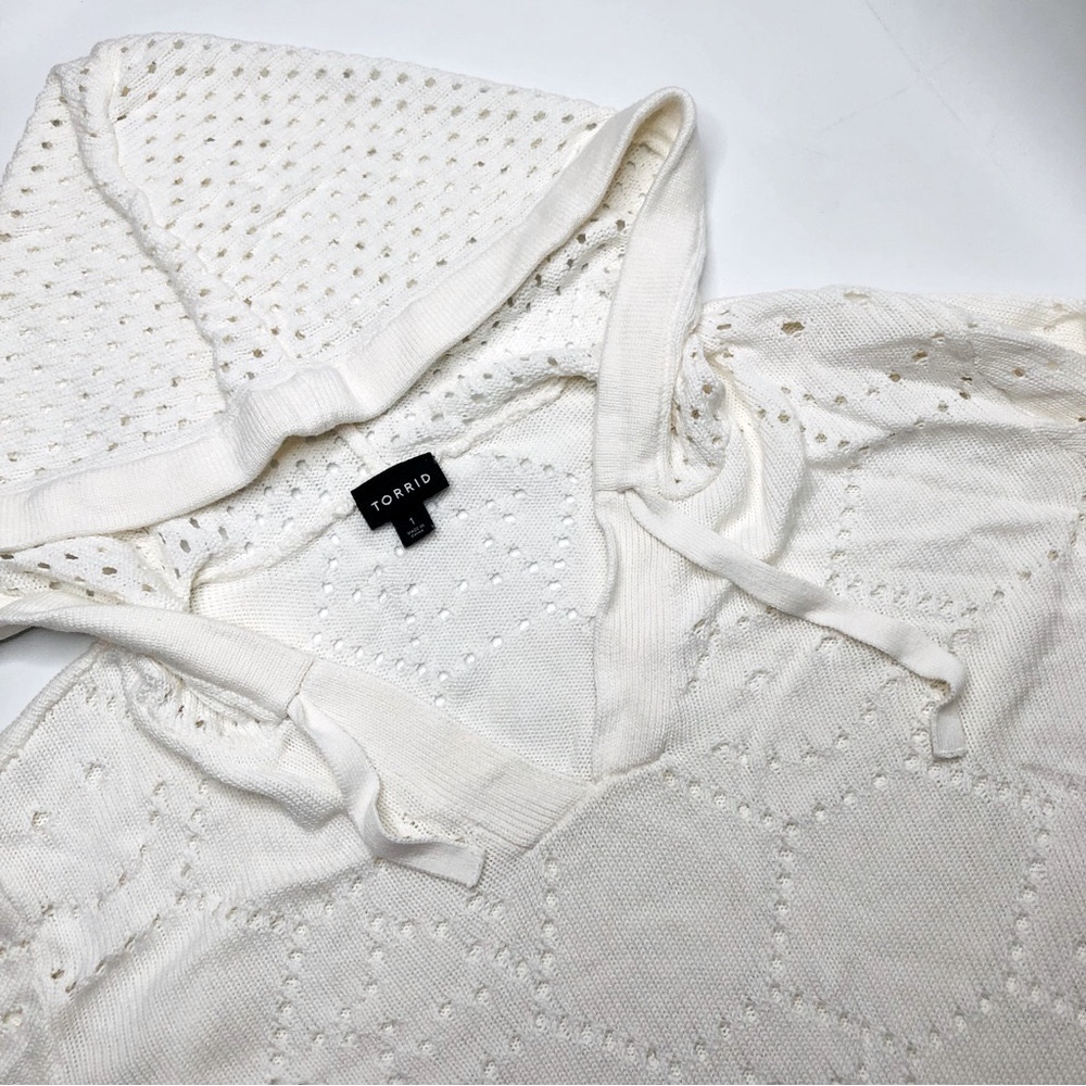 Torrid Womens Lightweight Porintelle Cream Pullover Sweater 1X Hood Smile Stars